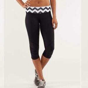 Lululemon Run For Your Life Crop Leggings Black with Chevron White Waist‎ Size 6